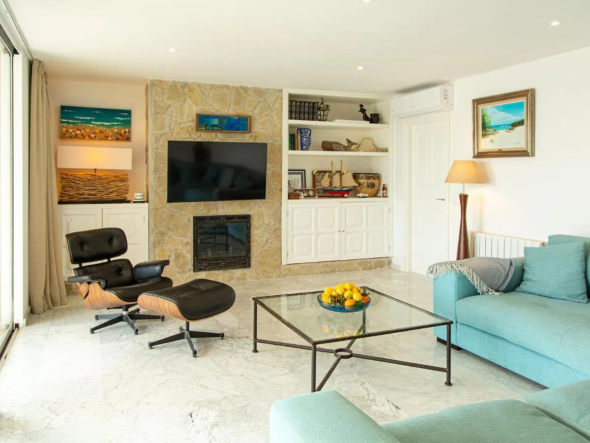 Es Turo, Luxury Beachfront Apartment In Colonia San Jordi 캄포스 스페인